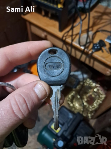 Продавам лот от различни видове автомобилни ключове (заготовки) и дистанционни, снимка 5 - Аксесоари и консумативи - 53918297