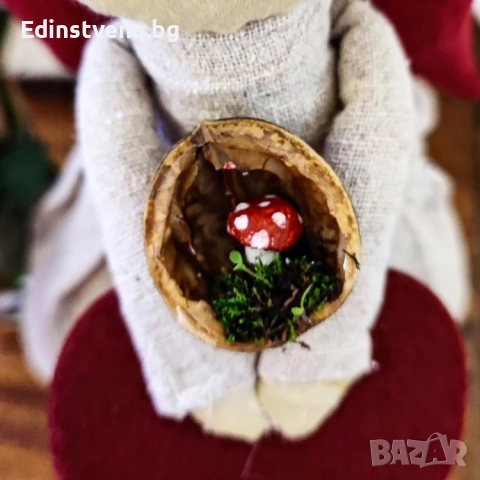 Handmade коледен орнамент „Орехче“, опакован със сушен портокал и канап | Малък коледен подарък, снимка 4 - Декорация за дома - 52342663