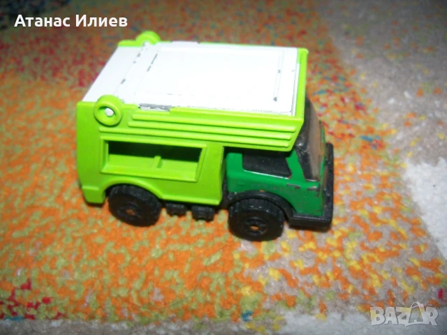 Малко ламаринено камионче, соц играчка