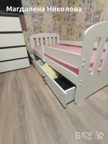 Детско легло с преграда, шкафче и матрак, снимка 2 - Спални и легла - 53741931