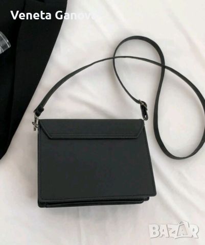 Черна чантичка през рамо с две прегради , снимка 8 - Чанти - 45544039