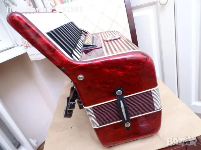 Акордеон Велтмайстер Гигантили 80 баса, снимка 5 - Акордеони - 48847207