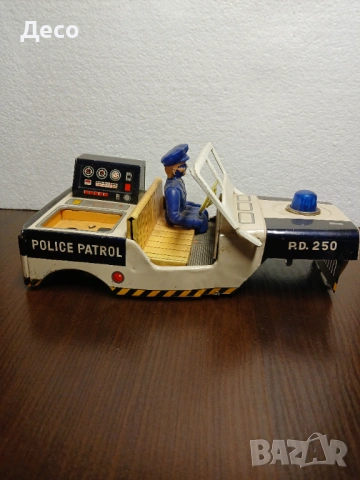 Част от Стара японска играчка джип.