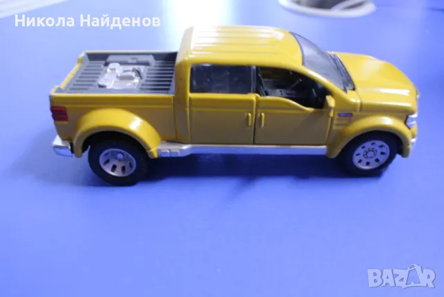 Maisto- Кола Ford F350, снимка 1 - Колекции - 49440274