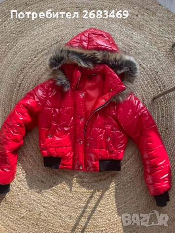 Зимно червено яке