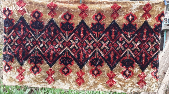 Стар плюшен ковьор покривка за стена