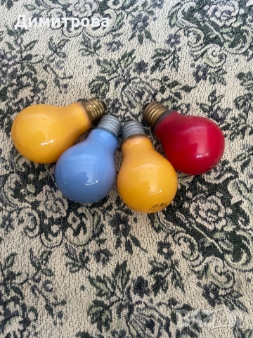 Цветни и прозрачни крушки за осветление