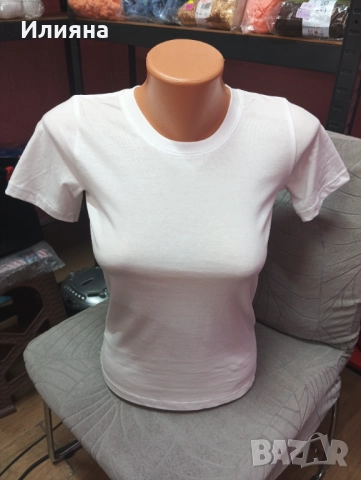 Бяла тениска