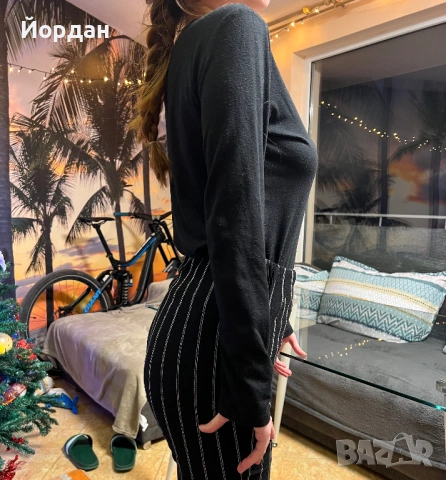 Дамска черна блуза, снимка 4 - Блузи с дълъг ръкав и пуловери - 53037530