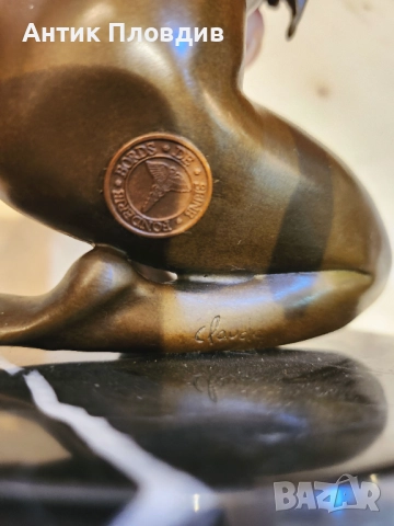 Фигура в движение – подписана бронзова скулптура, снимка 3 - Декорация за дома - 52736809