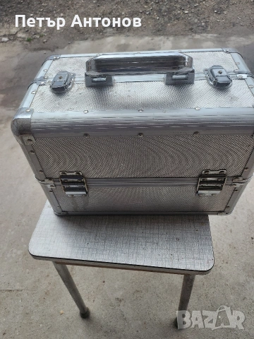 продавам куфарче за риболовни пособия 