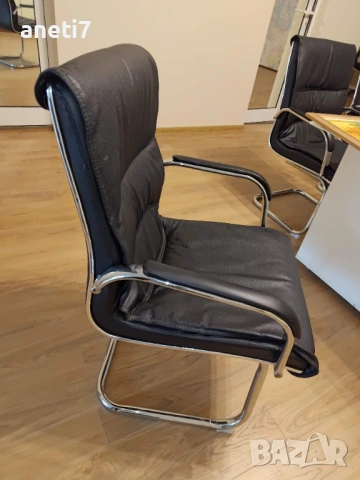 Офис стол от еко кожа 20€. Посетителски естествена кожа 90€ в отлично състояние., снимка 3 - Столове - 52623926