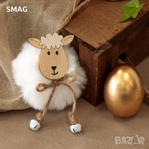 Великденска висяща дървена декорация – агънце с бяла синтетична козина и звънчета, 22 см._1189367