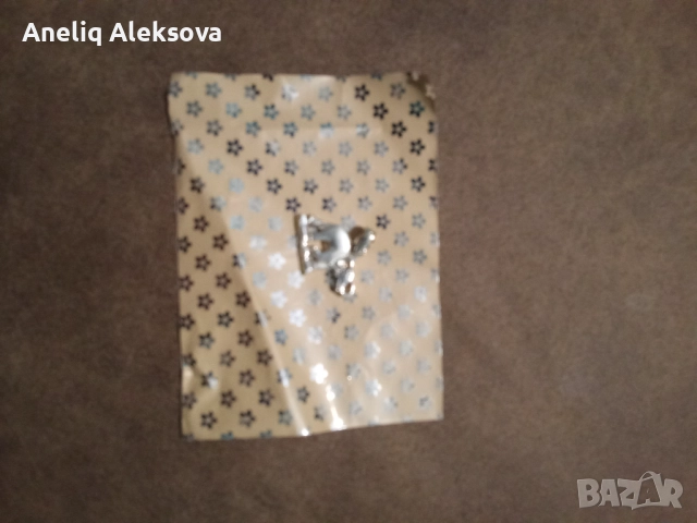 Продавам сребърна висулка слонче 