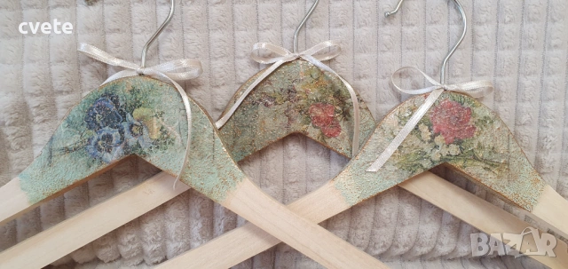 Дървени закачалки за дрехи, винтидж стил с декупаж, снимка 6 - Закачалки - 47766325