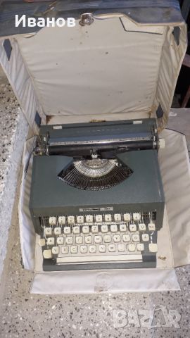 Стара пишеща машина привилег30