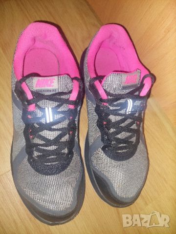 Дамски маратонки Nike 38.5, снимка 3 - Маратонки - 46265061