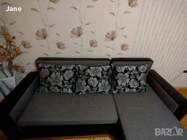 Ъглов, разтегателен диван, цвят сив, цена 150 евро, холна маса цена 50 евро , снимка 9 - Дивани и мека мебел - 53725028