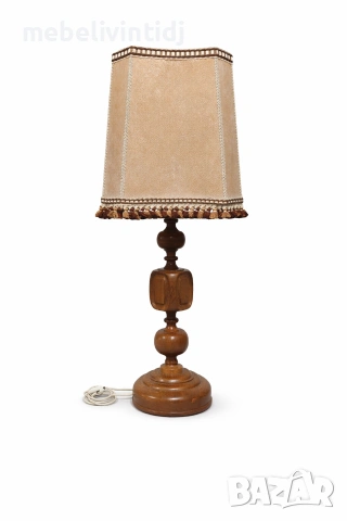 Винтидж настолна лампа с дървена основа и текстилен абажур