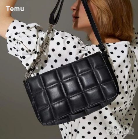 Капитонирана дамска чанта за рамо с асиметричен дизайн на дръжката 25х19см., снимка 1 - Чанти - 45764832