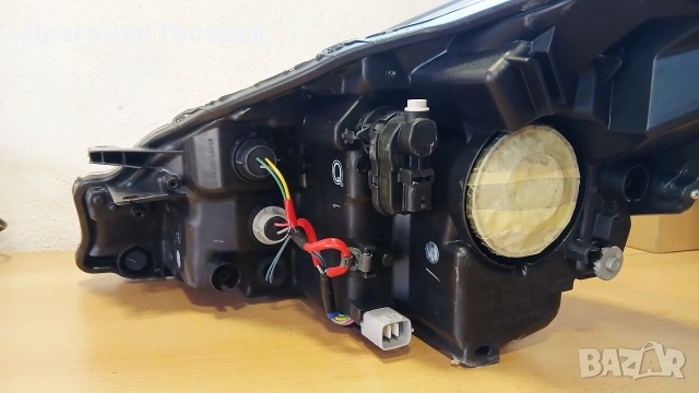 Оригинален десен фар за Toyota Yaris III / Тойота Ярис (2014-2017), снимка 13 - Части - 54185824