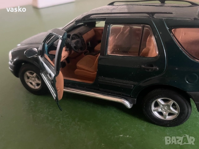MAISTO 1:18 Mercedes ML, снимка 2 - Колекции - 53413935