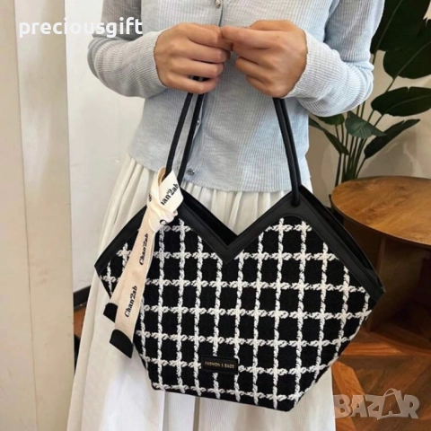 Дамска черна чанта, снимка 4 - Чанти - 51461920