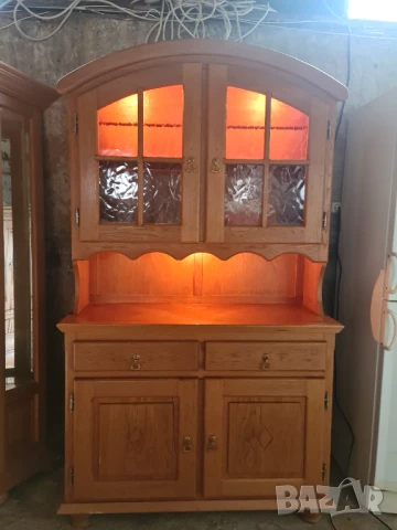 шкаф с витрина секция внос от Европа