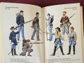 Справочник на военните униформи 15ти-20ти век / Military Uniforms of the World in Colour, снимка 9