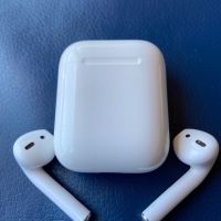 Apple AirPods 2 оригинални слушалки в  отлично състояние, снимка 4 - Слушалки, hands-free - 45638478