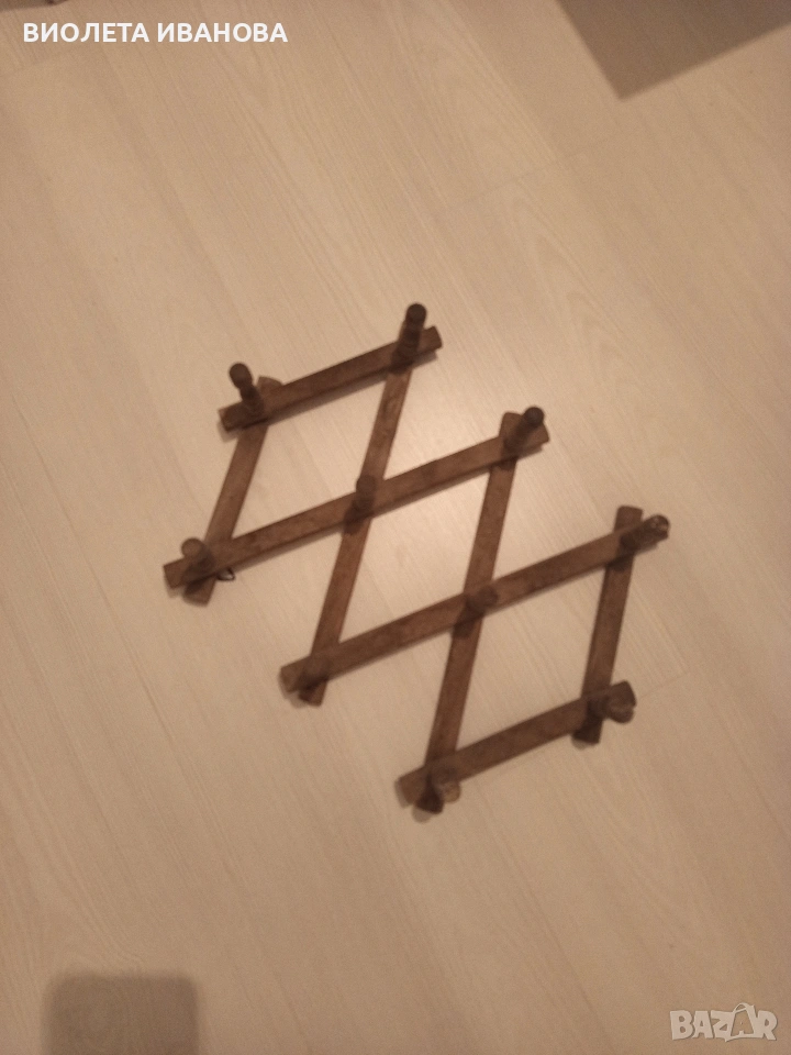 малка дървена закачалка., снимка 1