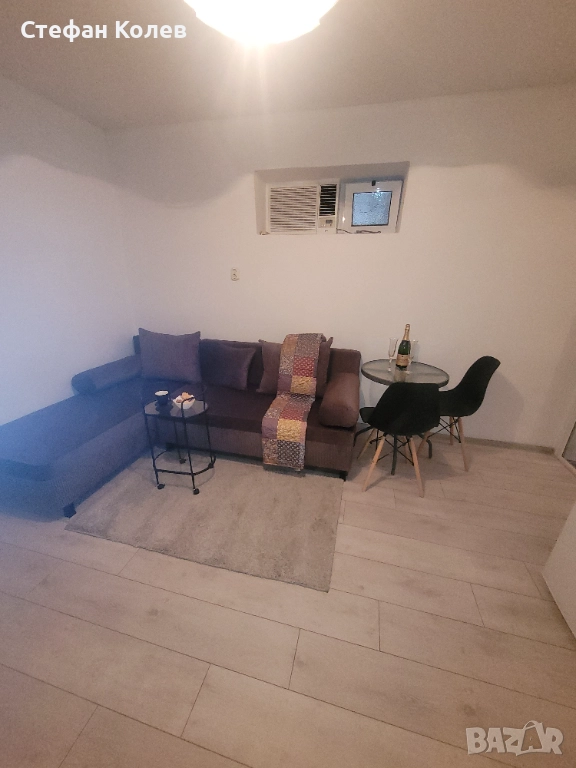 Новообзаведено Едностайно ателие за живеене, сутерен, в Гръцката махала, под ВИНС до Морската градин, снимка 1