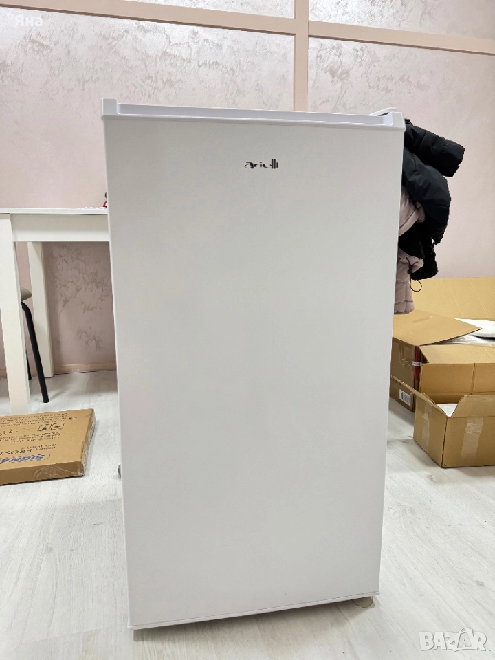 Хладилник Arielle, малък свободностоящ с една врата, снимка 1