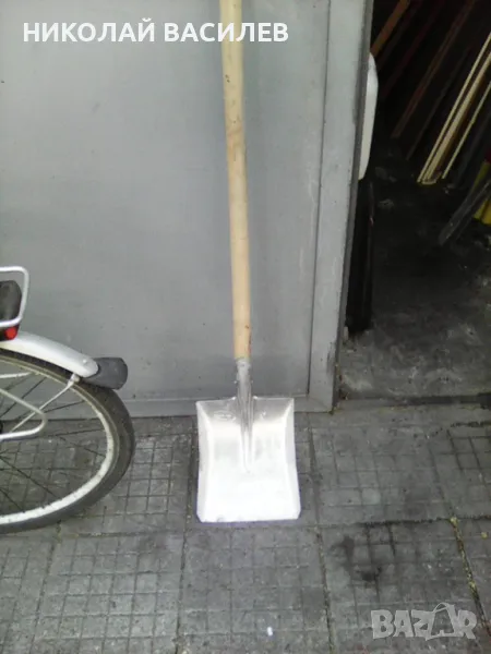 Продава  лопати   и   търмъче  и  други - Туй  което  се  вижда  на  фотото  .  ., снимка 1