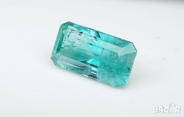 Магнетичен естествен изумруд с цвят на лагуна 2.08кт! Сертифициран! Нов!, снимка 3 - Други - 53652142