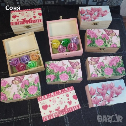 Дървена кутия с  пет ароматни мини рози - свещ, снимка 16 - Подаръци за жени - 53168163