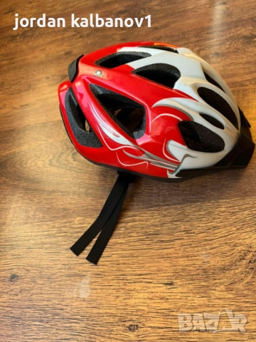 Червено бяла каска за велосипед или други спортове само за 10лв.