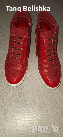 Страхотни, супер лекички червени обувки със скрита платформа. Обувани само веднъж!, снимка 2 - Дамски ежедневни обувки - 45725165