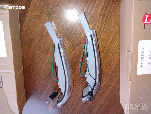 Мигачи в огледала за Mercedes ML164, снимка 3 - Части - 51310697