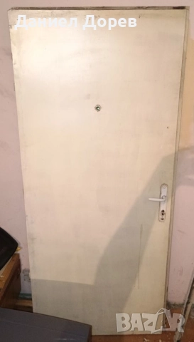 Входна масивна врата за апартамент!