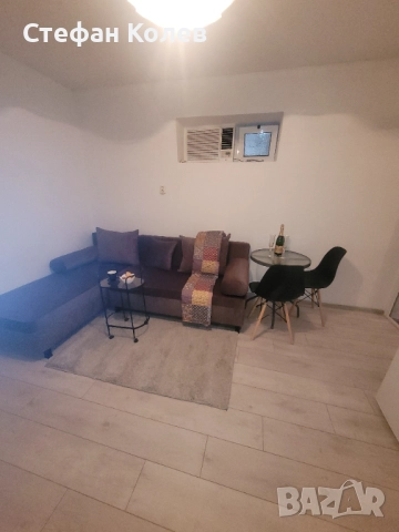 Новообзаведено Едностайно ателие за живеене, сутерен, в Гръцката махала, под ВИНС до Морската градин