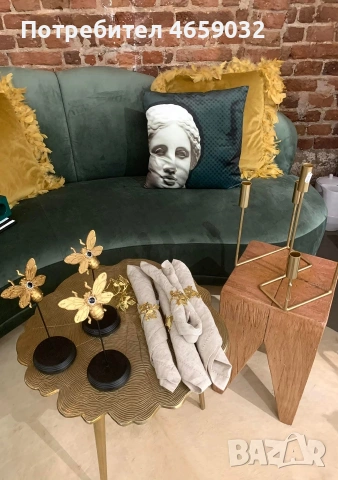 Маслено зелен диван