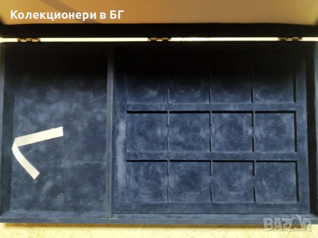 ГОЛЯМА ВЕЛУРЕНА КУТИЯ  ЗА СЪХРАНЕНИЕ НА МОНЕТИ, снимка 3 - Нумизматика и бонистика - 53921517