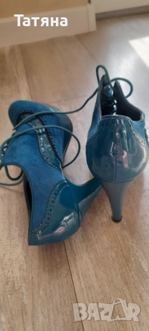 Тюркоазени високи обувки