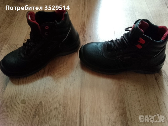 Продавам обувки за работа 