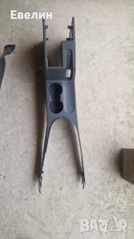 пластмаси около ръчната и скоростния лост VW Touran 2006г, снимка 6 - Части - 52865983