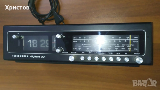 НЕМСКО Радио с часовник Telefunken Digitale 201 от ЕДНО ВРЕМЕ от 70-те години от чужбина.