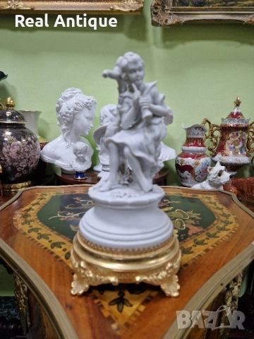 Страхотна антикварна италианска порцеланова фигура Capodimonte , снимка 2 - Антикварни и старинни предмети - 51784514