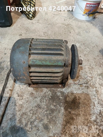 Електромотор (шмиргел) 220в , 1.5кв,1420 об/мин., снимка 4 - Други инструменти - 52333502