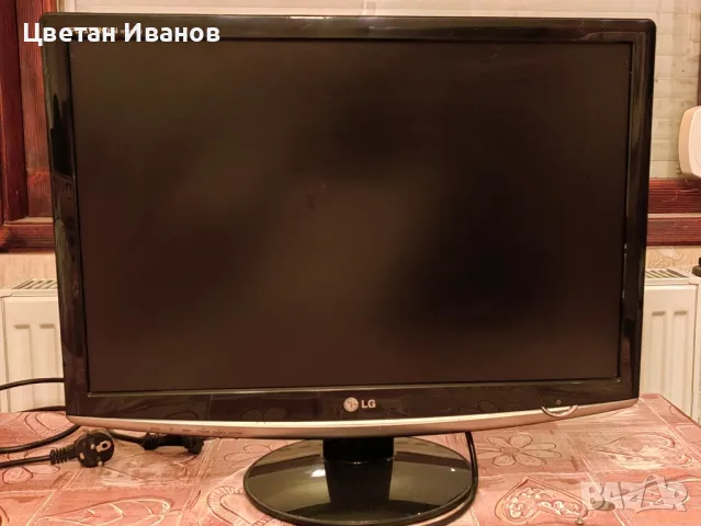 Монитор LG W2252TQ, снимка 4 - Монитори - 46860038